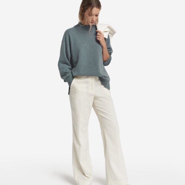 Ultrasoft Cashmere Turtleneck Sweater with Set-in Shoulders