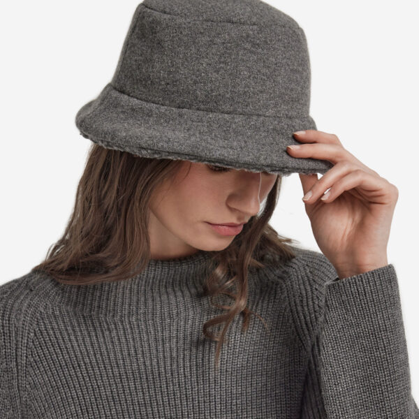 Reversible cashmere bucket hat